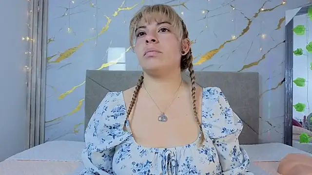 Snapshot of agatha_97_ chatting on October 15, 1:59 am agatha 97 online show from October 15, 1:59 am