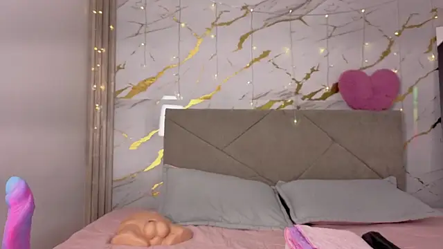 Snapshot of agatha_97_ chatting on February 19, 3:36 am agatha 97 online show from February 19, 3:36 am