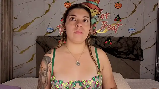 Snapshot of agatha_97_ chatting on October 23, 4:33 am agatha 97 online show from October 23, 4:33 am