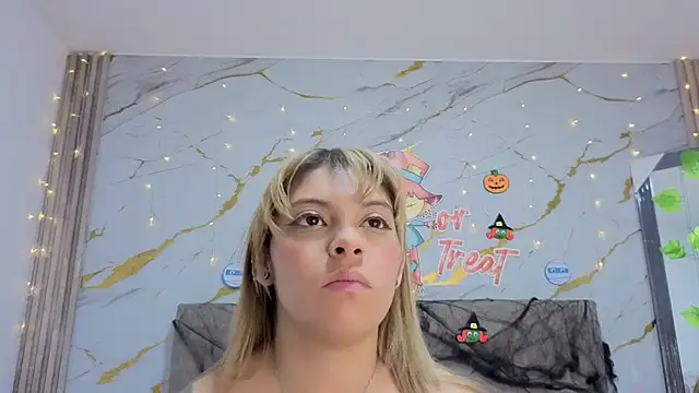 Snapshot of agatha_97_ chatting on October 25, 3:49 am agatha 97 online show from October 25, 3:49 am