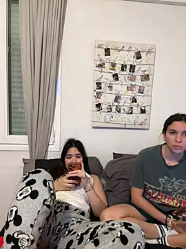 daniniescobarr online show from April 4, 11:06 am