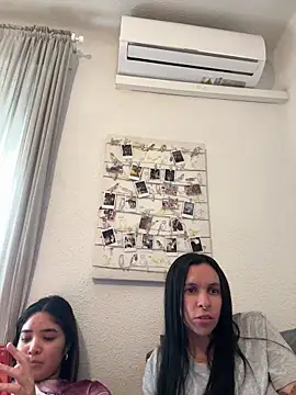 daniniescobarr online show from March 26, 1:20 pm