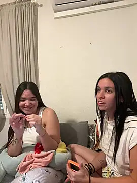 daniniescobarr online show from March 28, 12:50 pm