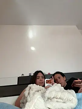 daniniescobarr online show from April 8, 4:52 pm