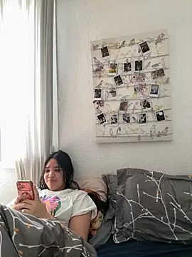 daniniescobarr online show from March 23, 1:22 pm