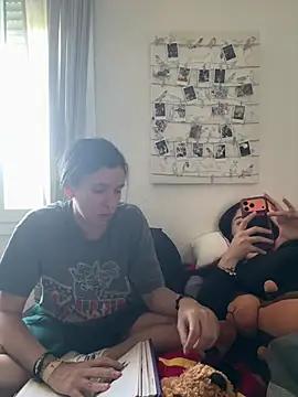 daniniescobarr online show from April 5, 4:46 pm