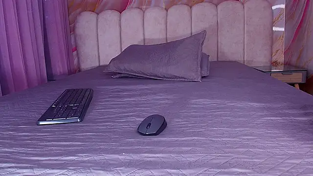 mia stanfort online show from March 24, 7:14 pm