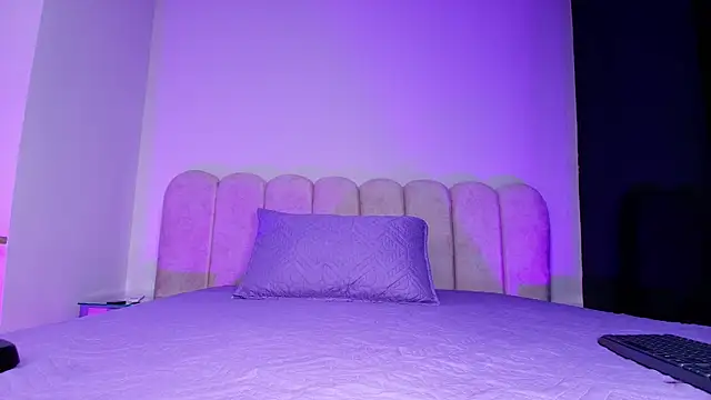 mia stanfort online show from November 24, 7:14 pm