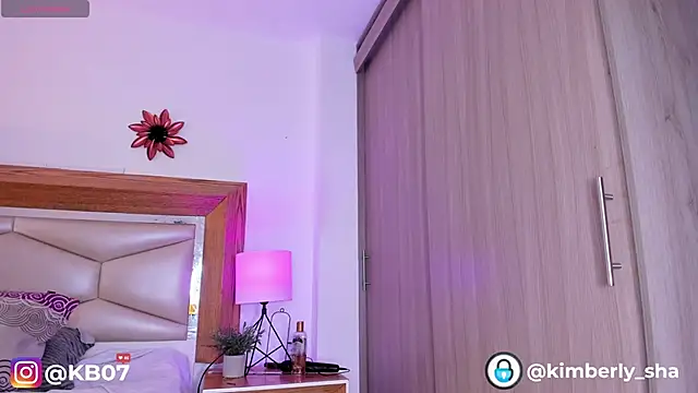 kimberly latin online show from April 8, 7:04 pm