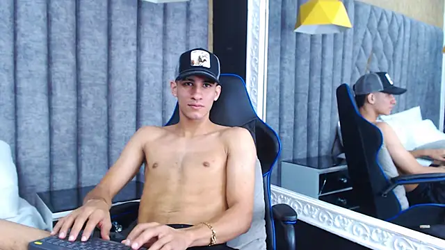 Snapshot of JakeMoxley chatting on March 13, 3:28 pm JakeMoxley online show from March 13, 3:28 pm