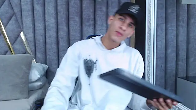 Snapshot of JakeMoxley chatting on March 21, 1:01 pm JakeMoxley online show from March 21, 1:01 pm