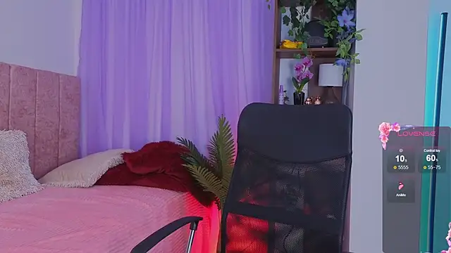 emilyrouxe online show from December 21, 6:20 pm