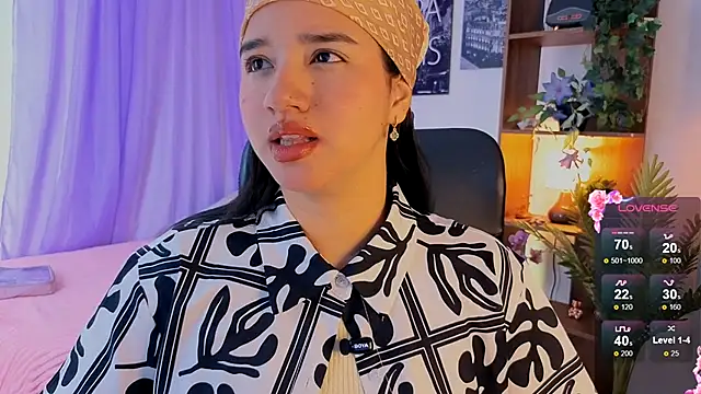 emilyrouxe online show from October 13, 3:57 pm