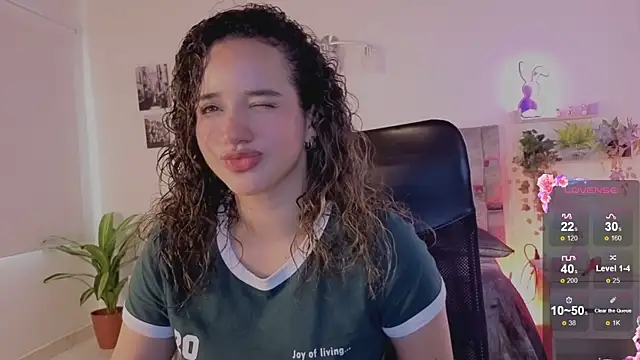 Snapshot of emilyrouxe chatting on July 18, 4:15 pm emilyrouxe online show from July 18, 4:15 pm