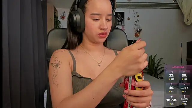 emilyrouxe online show from March 21, 2:40 pm