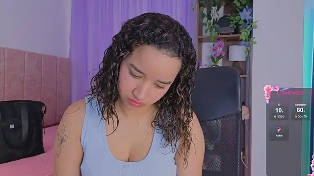 emilyrouxe online show from December 18, 2:54 pm