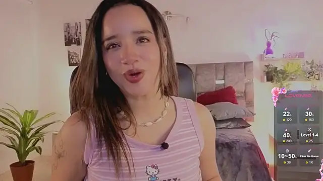 Snapshot of emilyrouxe chatting on July 4, 3:27 pm emilyrouxe online show from July 4, 3:27 pm