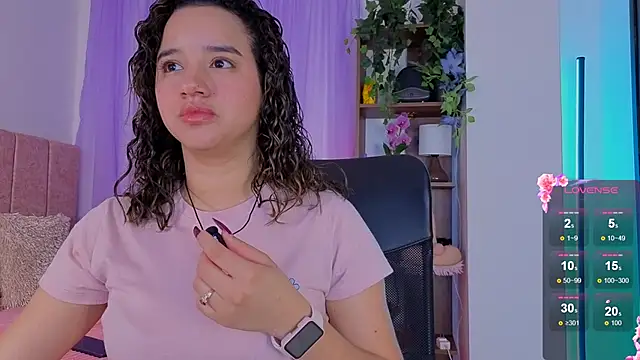 emilyrouxe online show from December 17, 3:28 pm