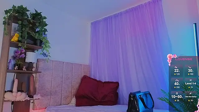 emilyrouxe online show from November 28, 4:07 pm