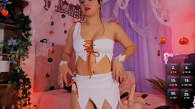 emilyrouxe online show from October 31, 2:57 pm