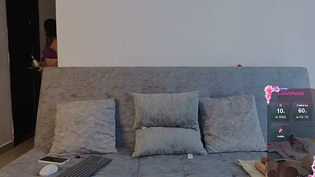 emilyrouxe online show from April 21, 3:18 pm