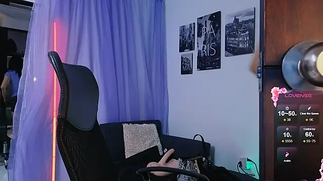 emilyrouxe online show from September 25, 3:18 pm