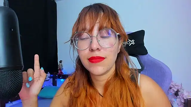  Moon Johnson online show from October 21, 11:48 pm
