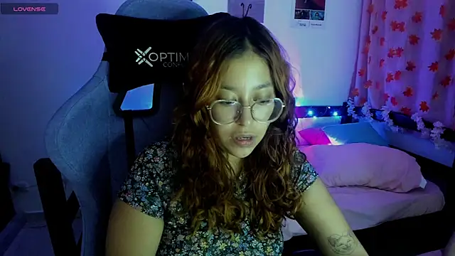  Moon Johnson online show from March 19, 1:10 am
