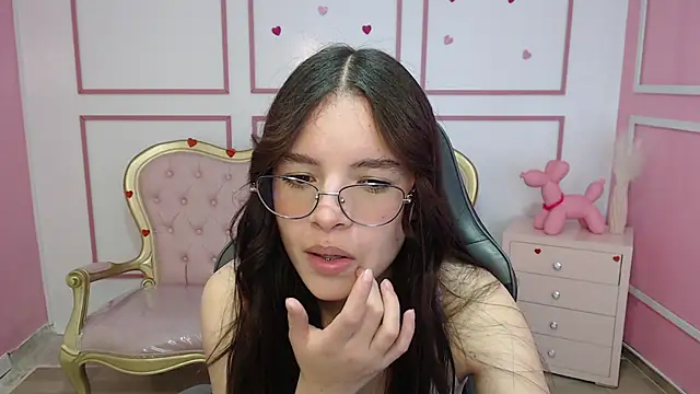 Snapshot of tessa_t chatting on December 12, 4:10 pm tessa t online show from December 12, 4:10 pm