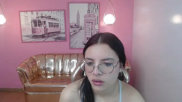 Snapshot of tessa_t chatting on January 2, 10:58 am tessa t online show from January 2, 10:58 am