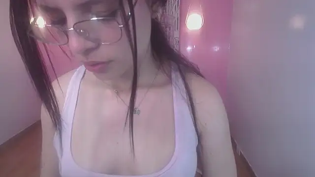 Snapshot of tessa_t chatting on December 26, 1:54 pm tessa t online show from December 26, 1:54 pm