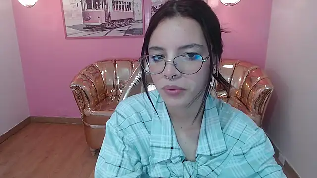 Snapshot of tessa_t chatting on January 8, 10:59 am tessa t online show from January 8, 10:59 am