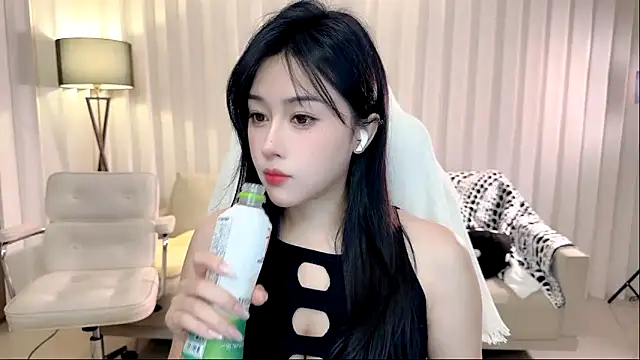 Snapshot of K-moumou chatting on October 3, 3:35 pm K-moumou online show from October 3, 3:35 pm