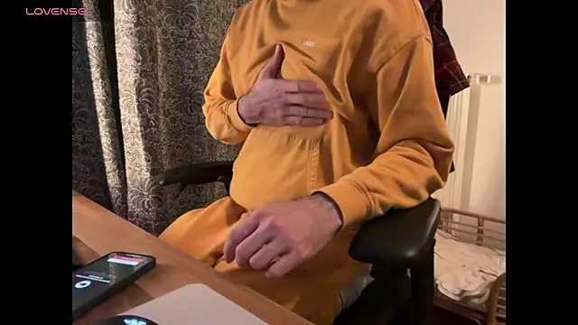 Snapshot of FrenchCamDog chatting on January 9, 11:24 pm FrenchCamDog online show from January 9, 11:24 pm