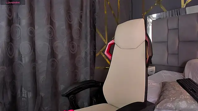 Snapshot of AliceSteel12 chatting on October 9, 9:04 pm AliceSteel12 online show from October 9, 9:04 pm