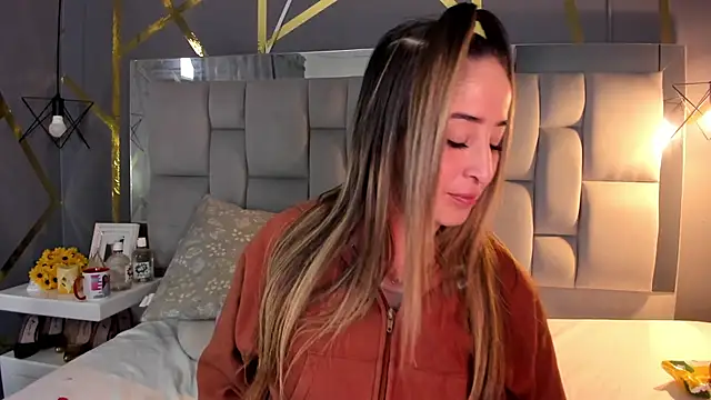 Snapshot of AliceSteel12 chatting on September 8, 9:47 pm AliceSteel12 online show from September 8, 9:47 pm