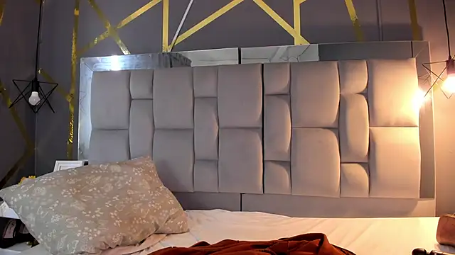 Snapshot of AliceSteel12 chatting on September 9, 9:35 pm AliceSteel12 online show from September 9, 9:35 pm