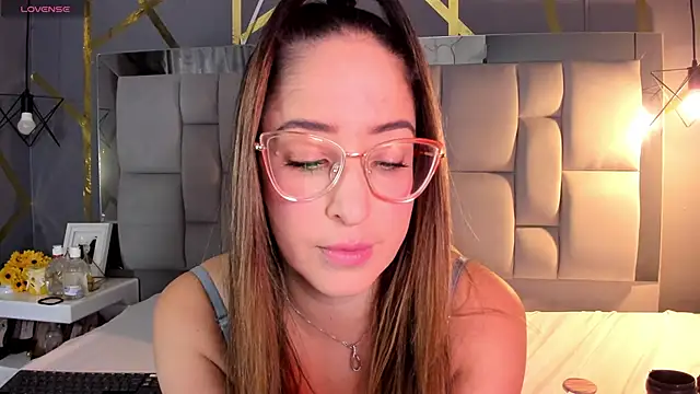 Snapshot of AliceSteel12 chatting on October 1, 11:08 pm AliceSteel12 online show from October 1, 11:08 pm