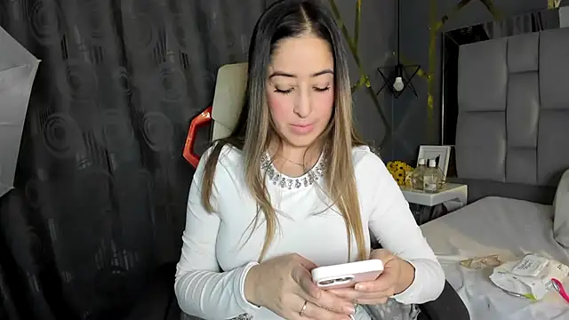 Snapshot of AliceSteel12 chatting on October 8, 11:27 pm AliceSteel12 online show from October 8, 11:27 pm