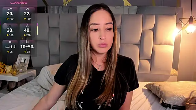 Snapshot of AliceSteel12 chatting on October 28, 11:25 pm AliceSteel12 online show from October 28, 11:25 pm