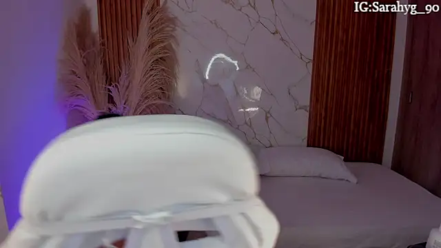 sara gwen online show from March 5, 1:02 am