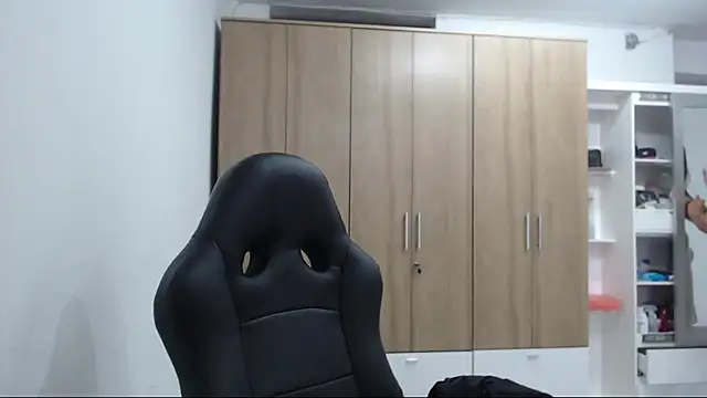 RoxanaLove9 online show from February 22, 7:15 pm