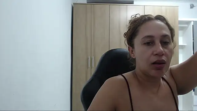 RoxanaLove9 online show from November 3, 10:13 pm