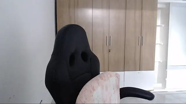 RoxanaLove9 online show from November 10, 9:31 pm