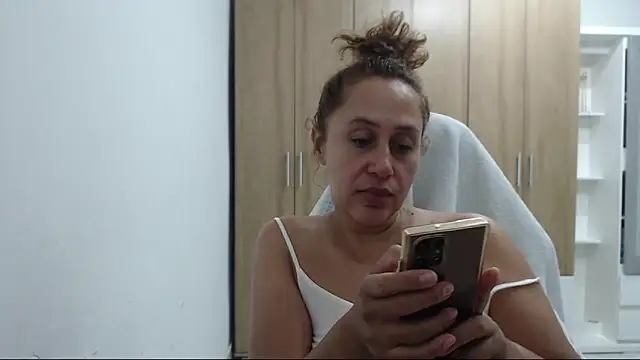 RoxanaLove9 online show from December 1, 2:45 am