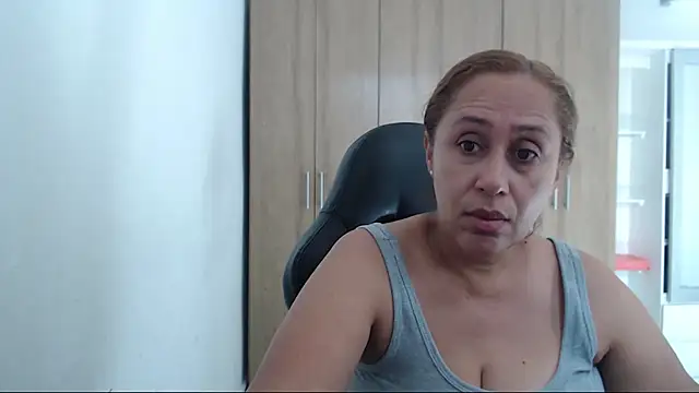 RoxanaLove9 online show from March 7, 7:41 pm