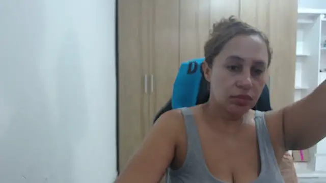 Snapshot of RoxanaLove9 chatting on October 10, 9:48 pm RoxanaLove9 online show from October 10, 9:48 pm