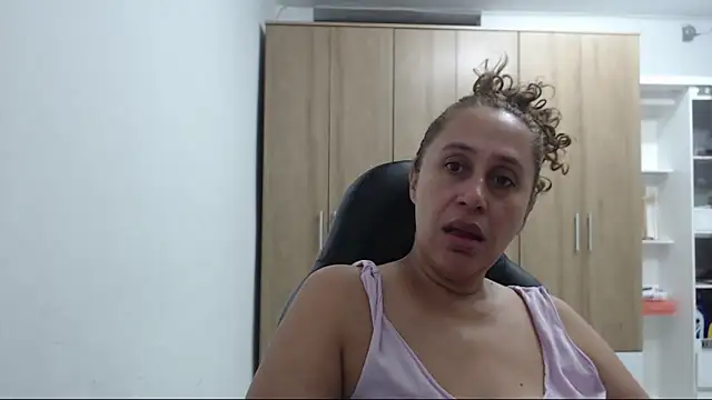 RoxanaLove9 online show from April 26, 10:40 pm