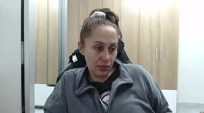 Snapshot of RoxanaLove9 chatting on February 10, 4:52 am RoxanaLove9 online show from February 10, 4:52 am
