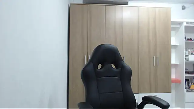 RoxanaLove9 online show from March 8, 8:01 pm